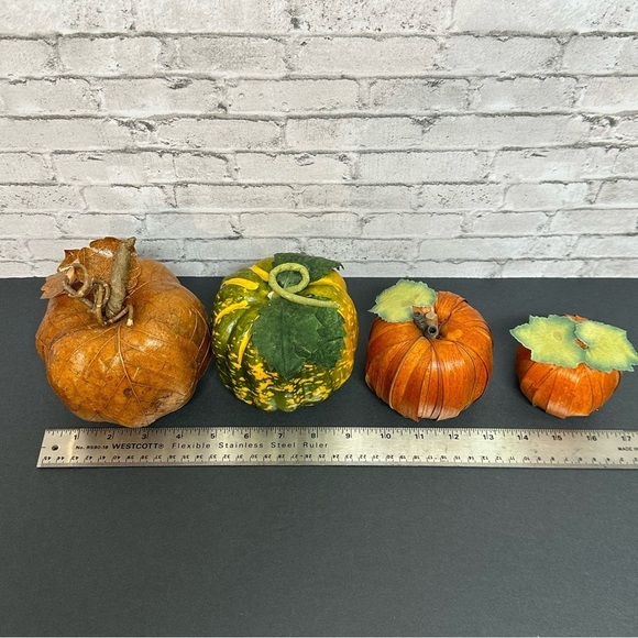 Pumpkins Lot Of 4 Holiday Decor Thanksgiving Fall Decorations - Picture 9 of 9